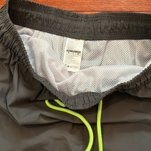 SILKWORLD Men's Swim Trunks Quick Dry Beach Shorts with Pockets - Picture 3 of 4